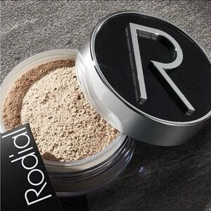 Rodial Glass Loose Blurring Setting Powder in Translucent BNIB